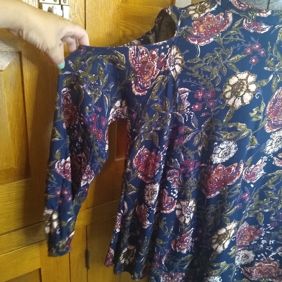 Angie dark floral cold shoulder choker collar tunic top - Picture 2 of 8